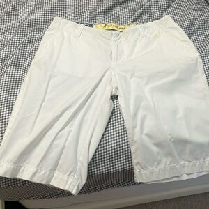 Women’s bermuda shorts in white, size 4, old navy